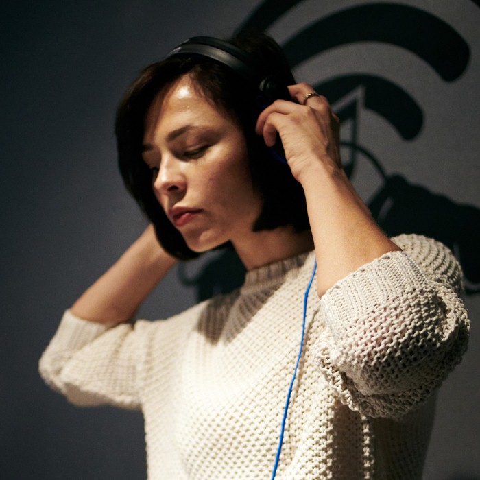 NINA KRAVIZ