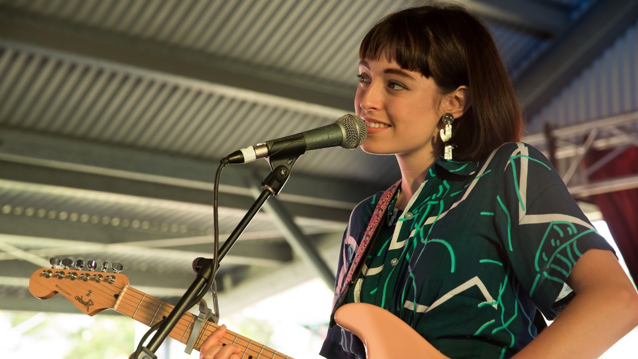 Header Banner Stella Donnelly