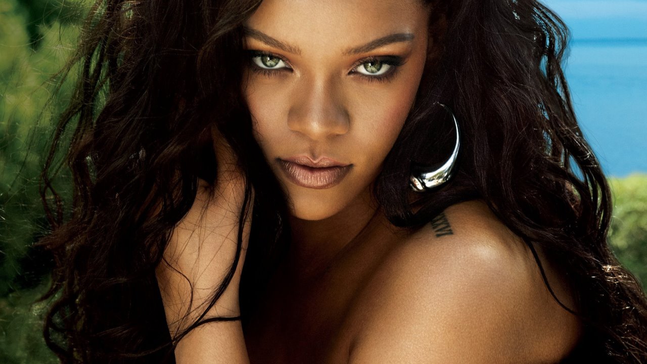 Header Banner Rihanna