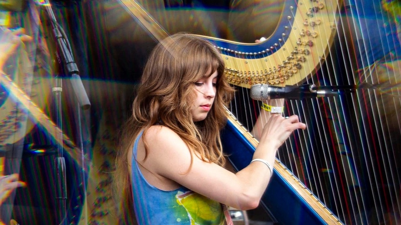 Mikaela Davis — Photo · live_stage