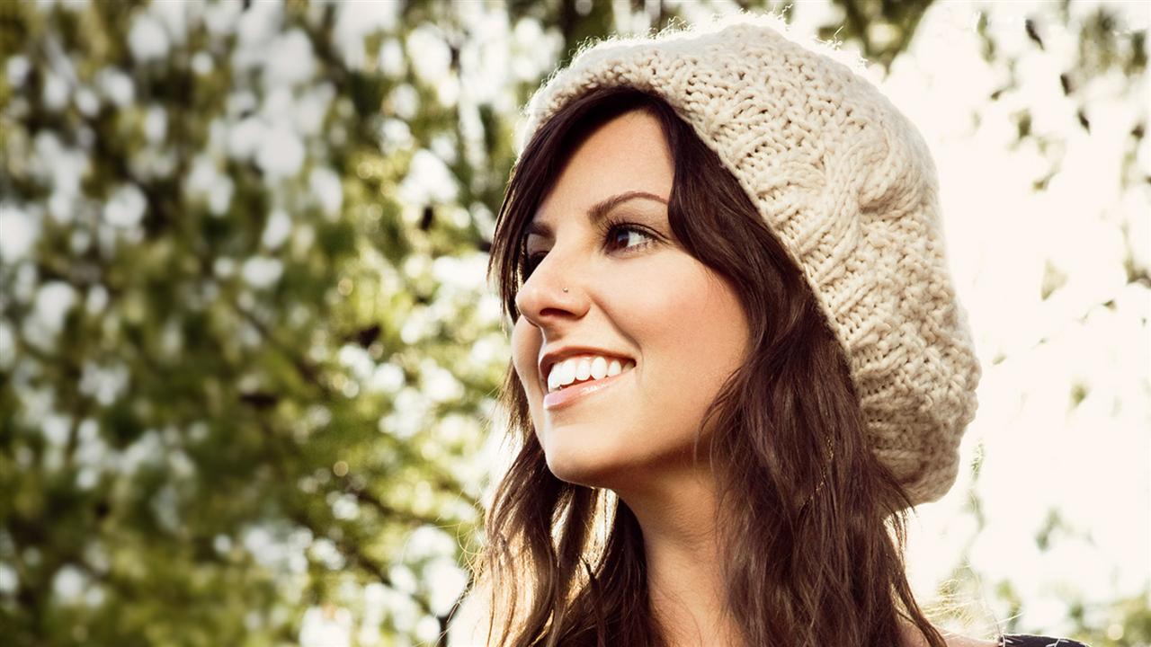 Header Banner Meredith Andrews