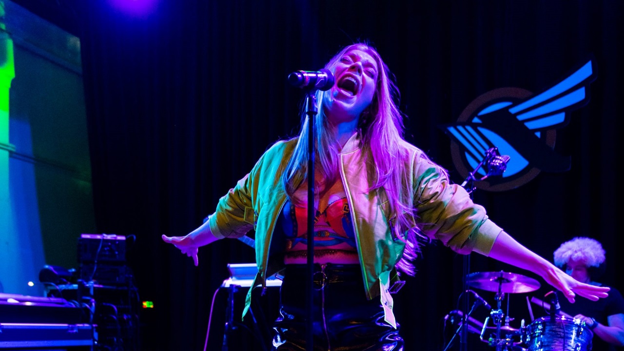 Becky Hill — Photo