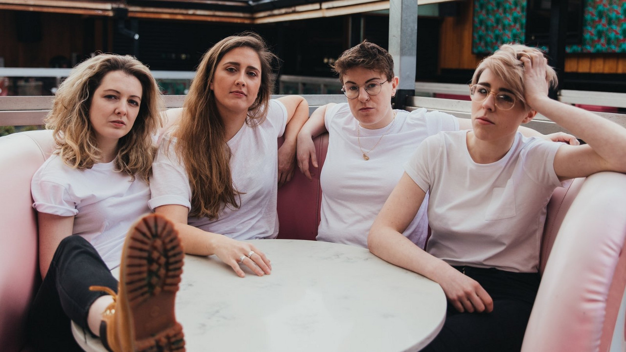 Header Banner Pillow Queens