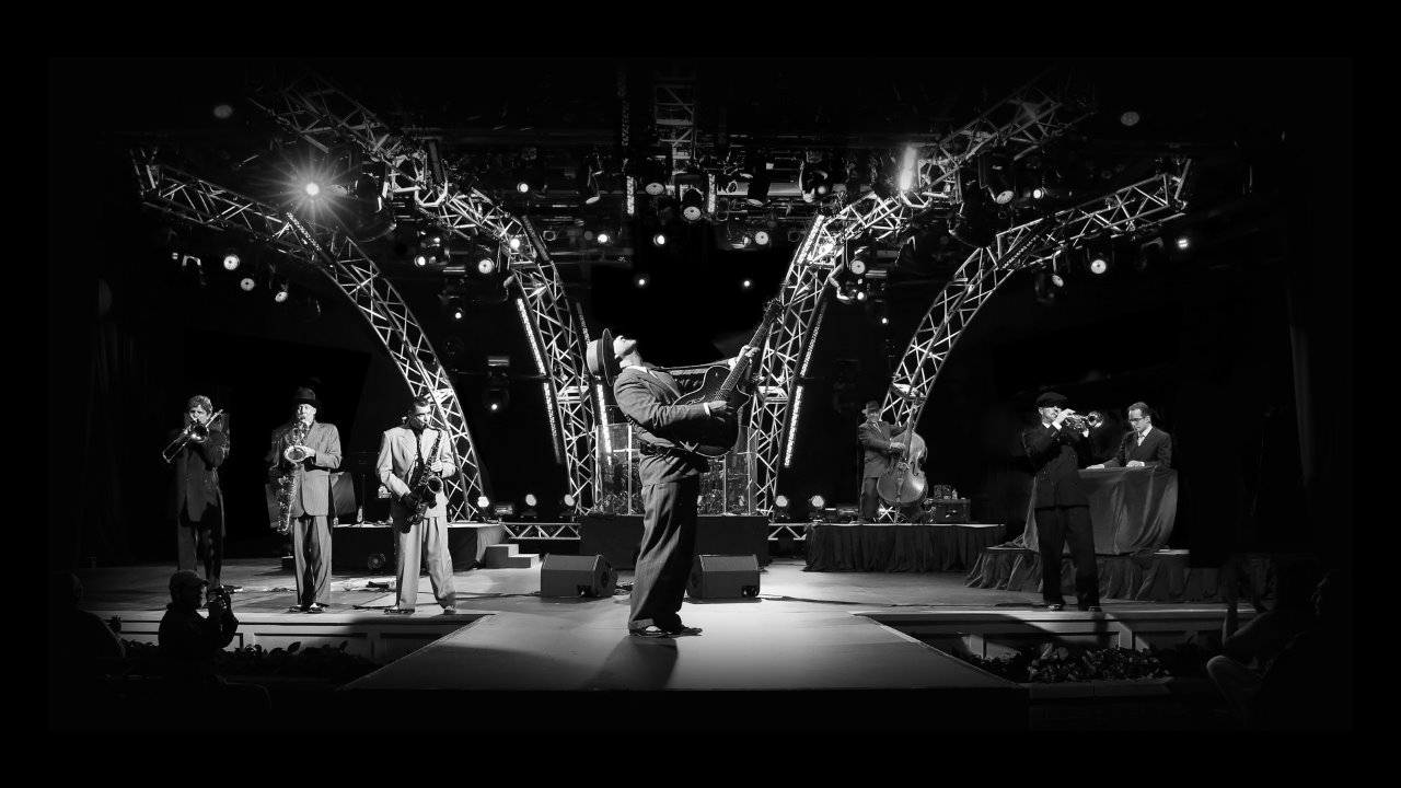 Big Bad Voodoo Daddy — Photo · live_stage