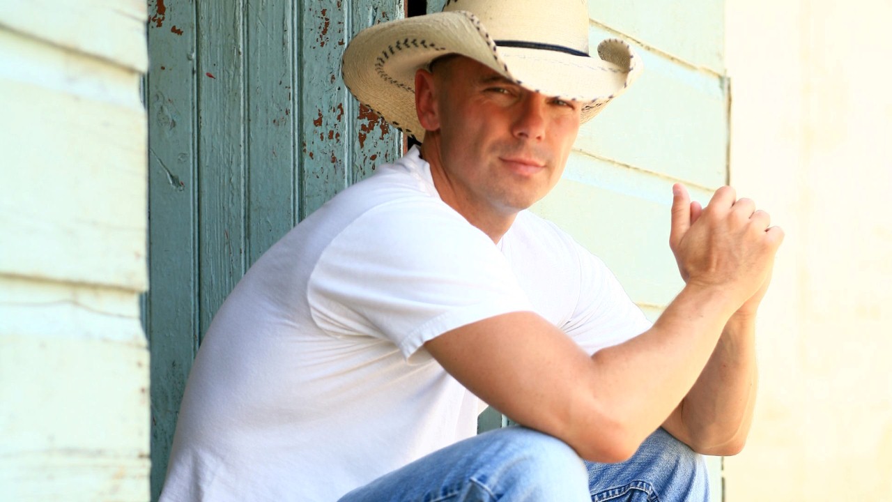 Himne Pesisir dan Balada Country Kontemporer: Karakter Akor Akustik Hangat Kenny Chesney