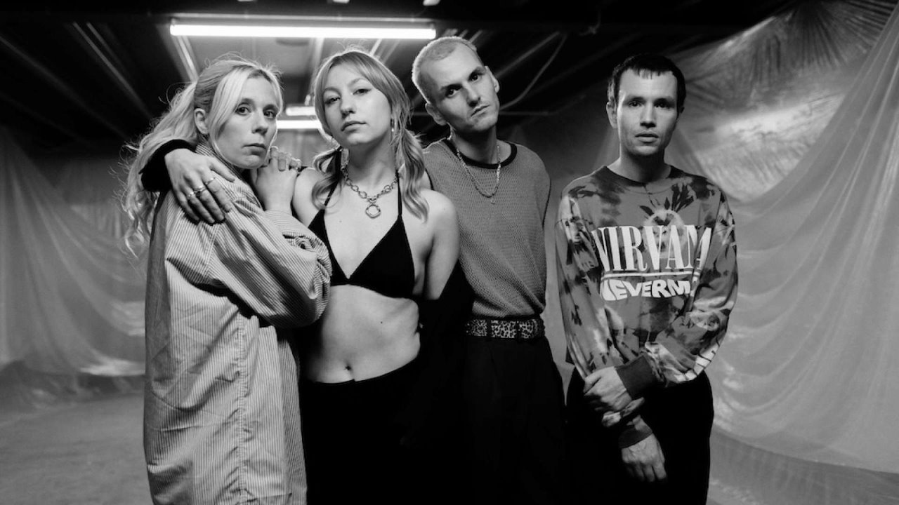 Coach Party — Photo