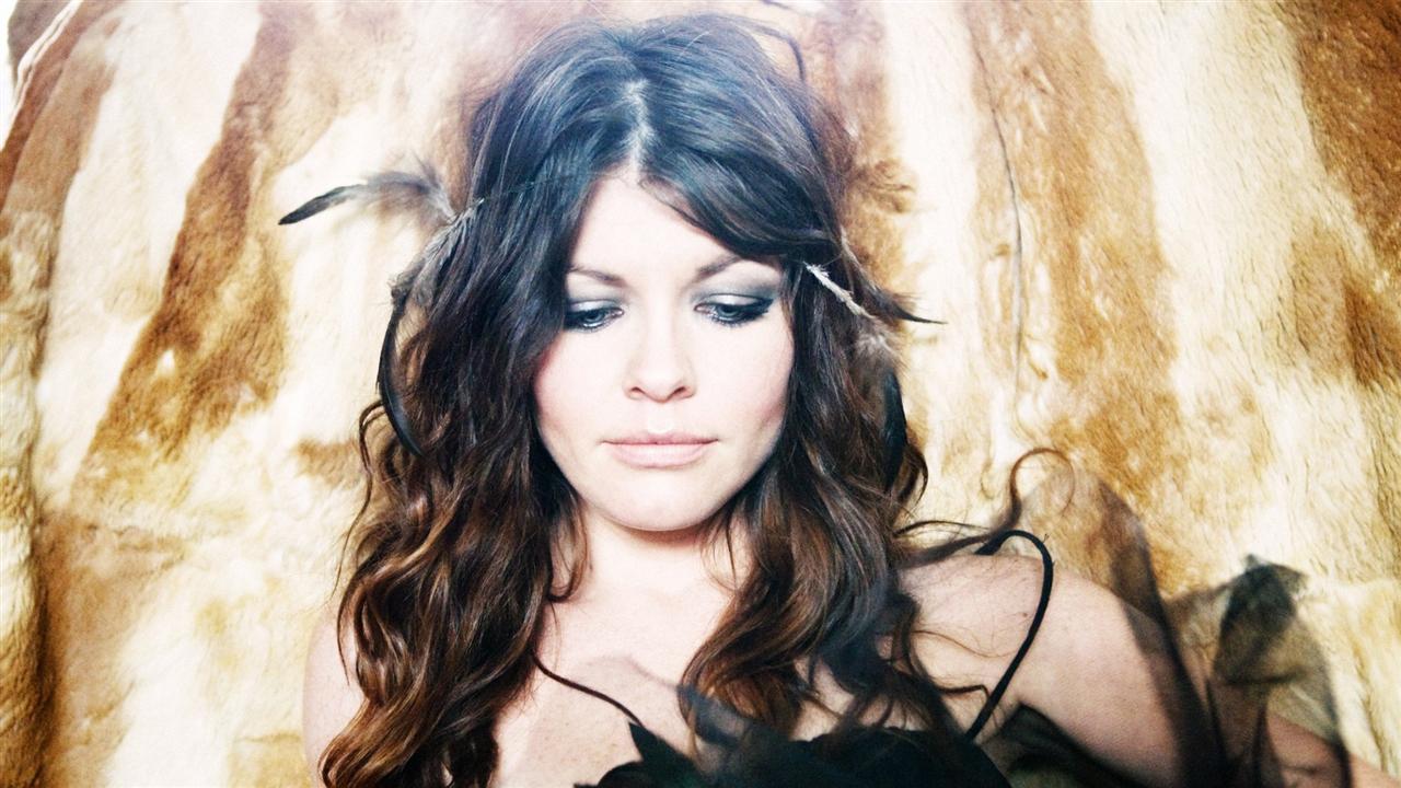 Erin McCarley — Photo