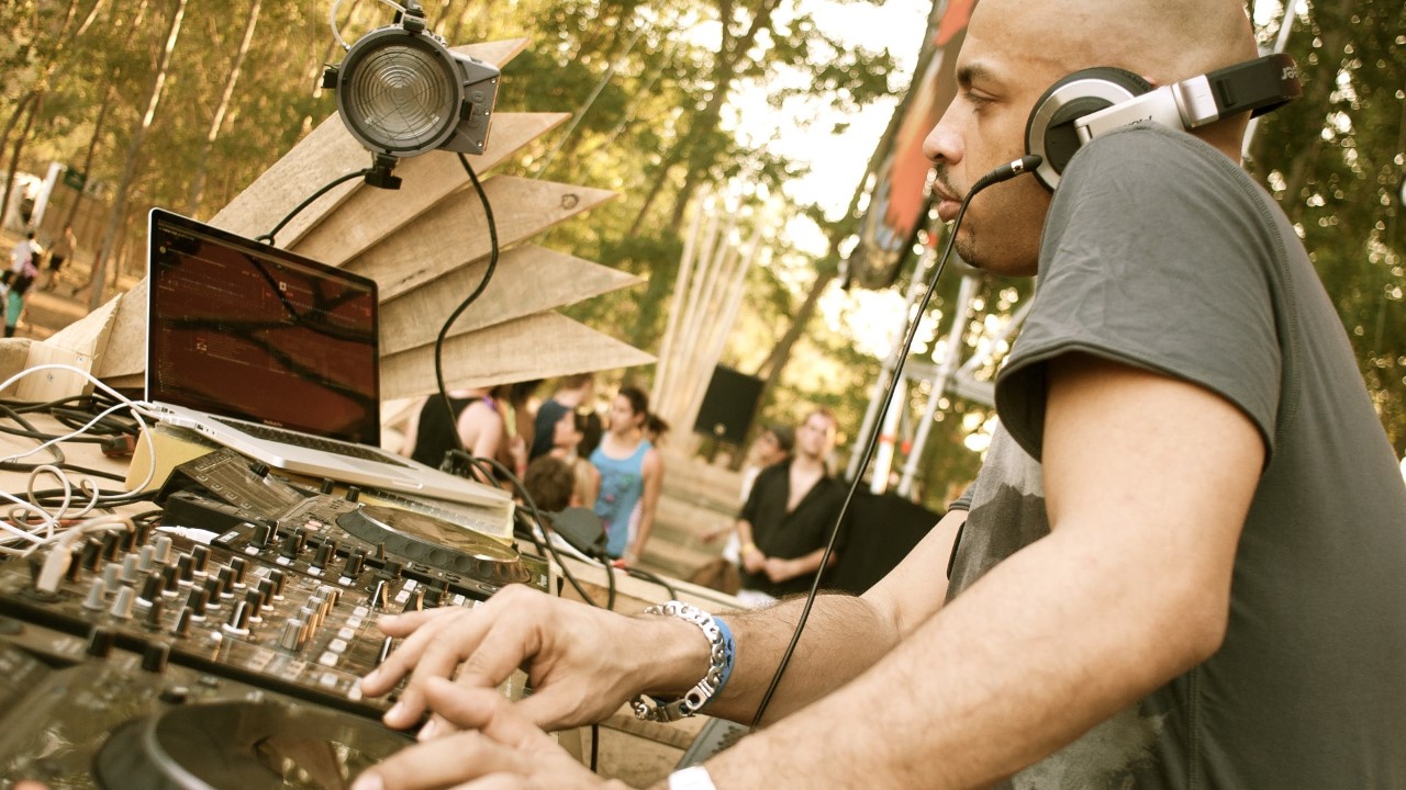 Dennis Ferrer — Photo