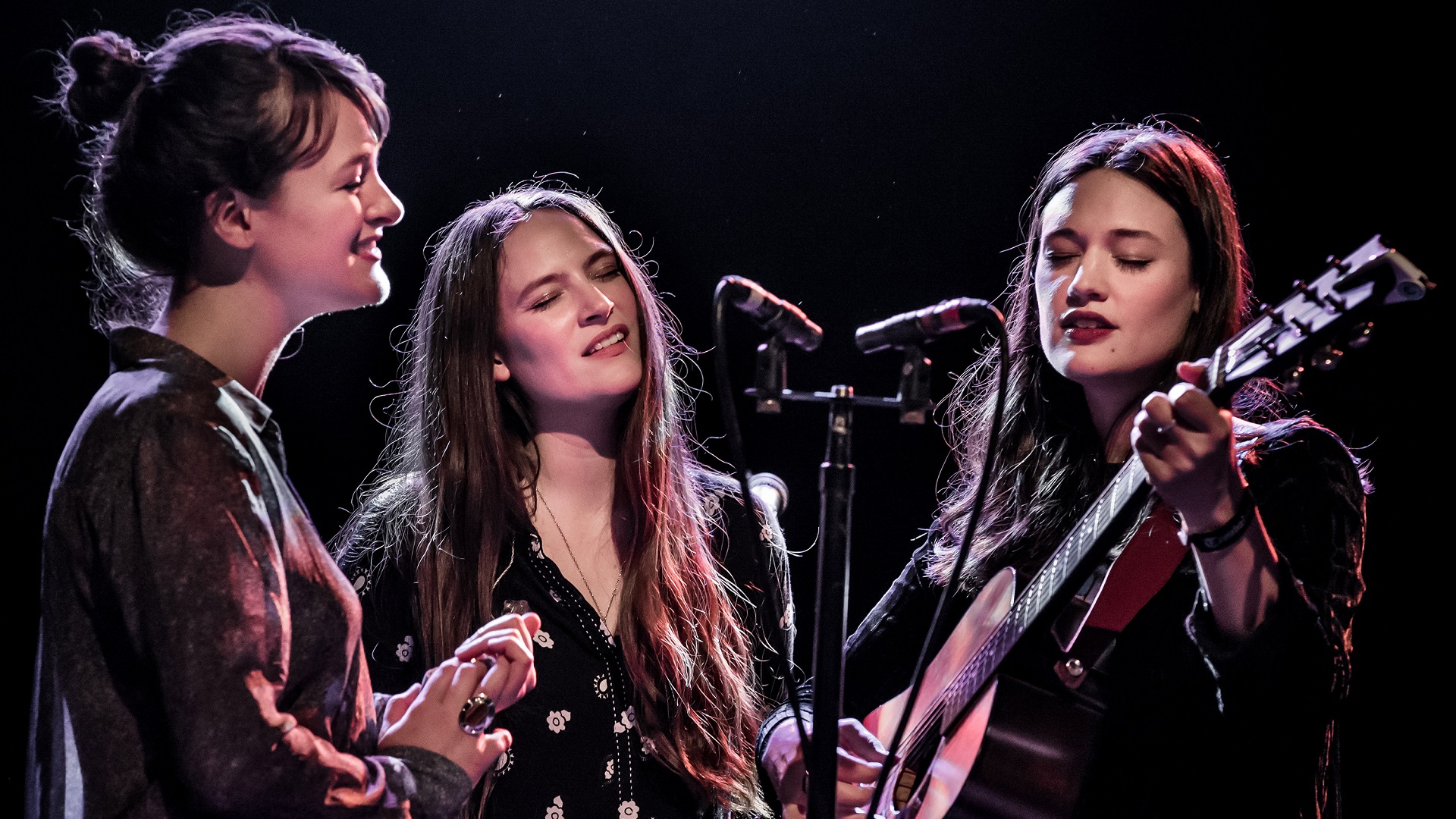 Header Banner The Staves