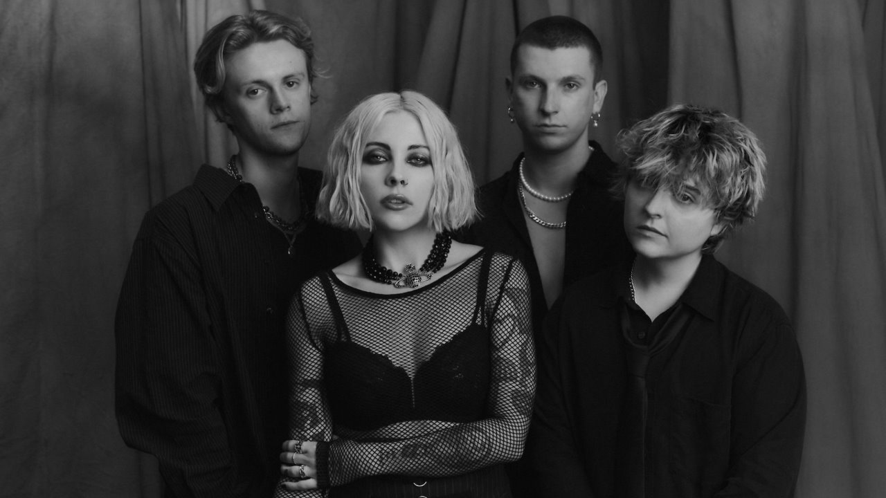 Header Banner Pale Waves