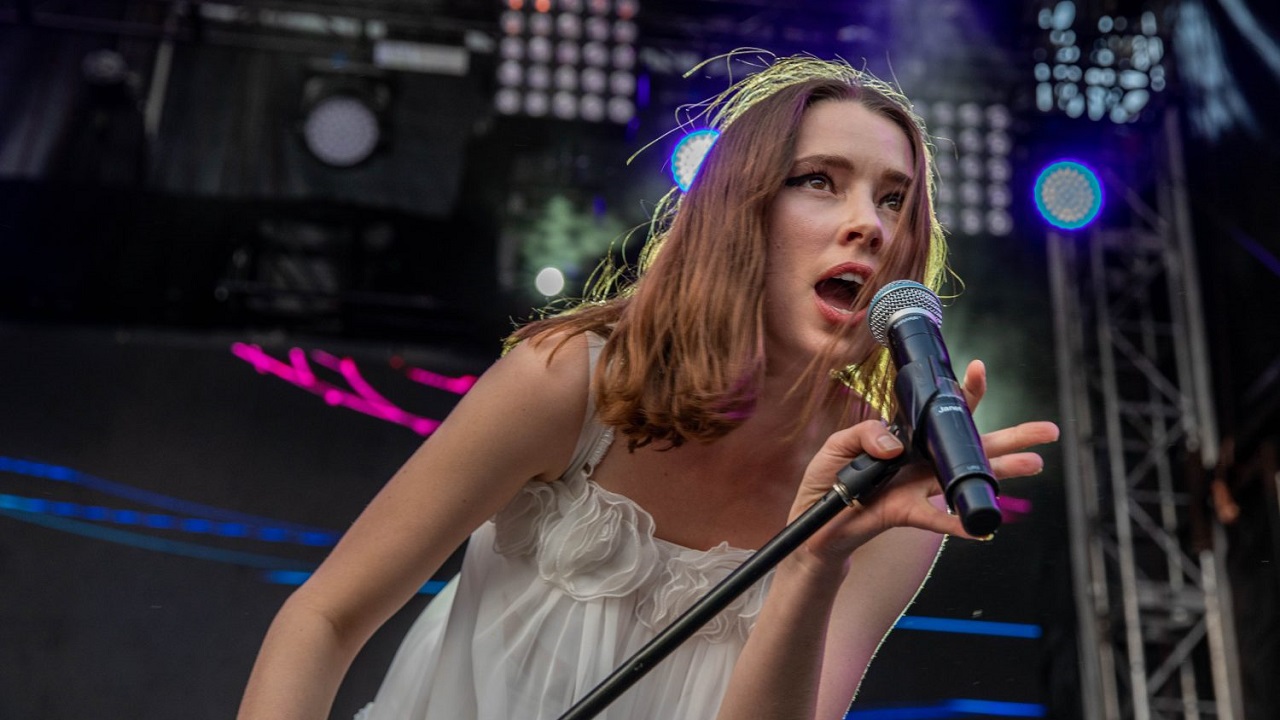 Confidence Man — Photo
