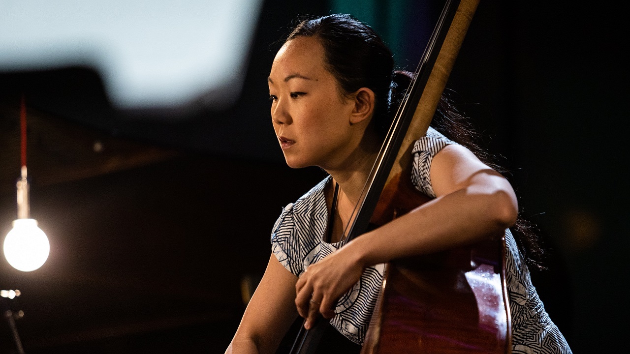 Linda May Han Oh — Photo