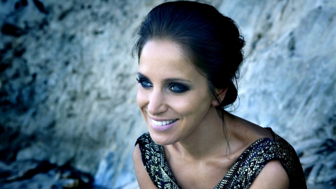 Header Banner Chantal Kreviazuk