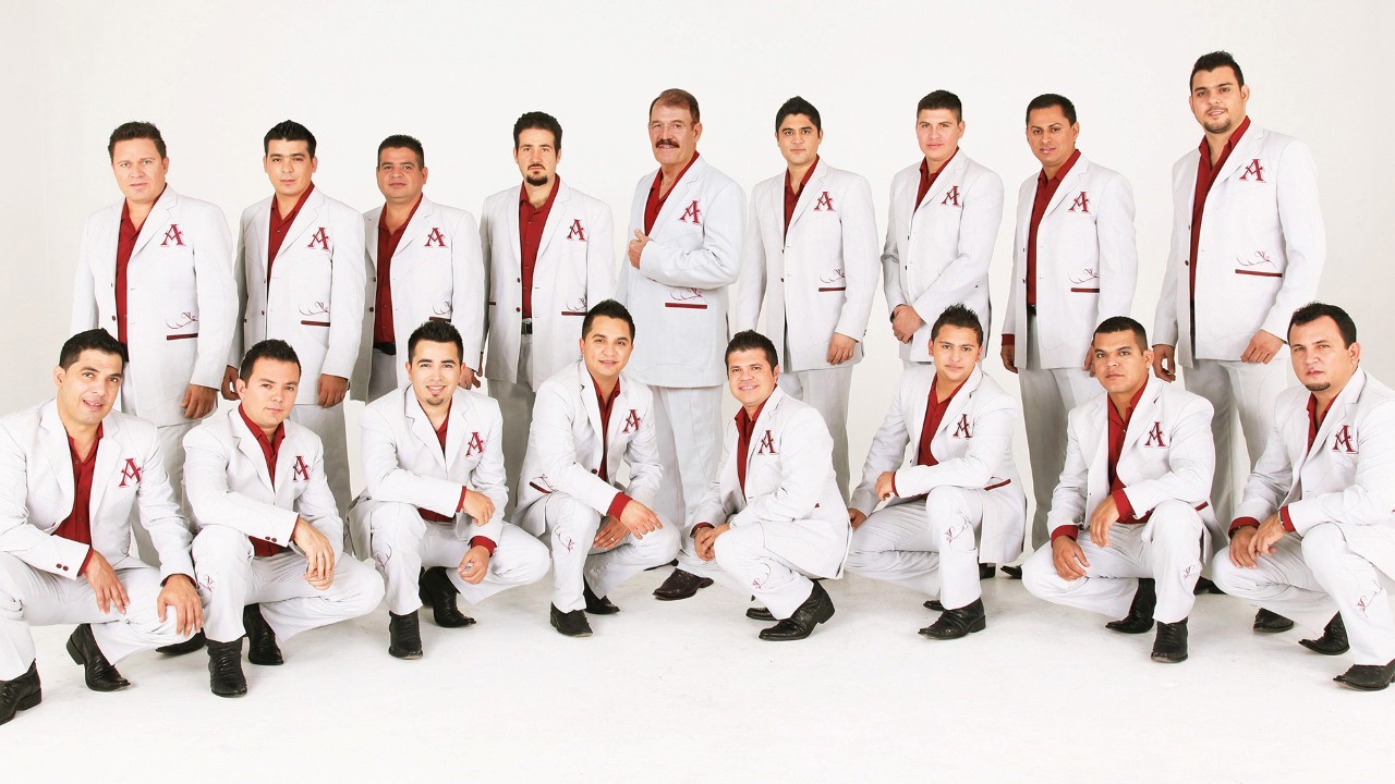 La Arrolladora Banda El Limón de René Camacho — Photo