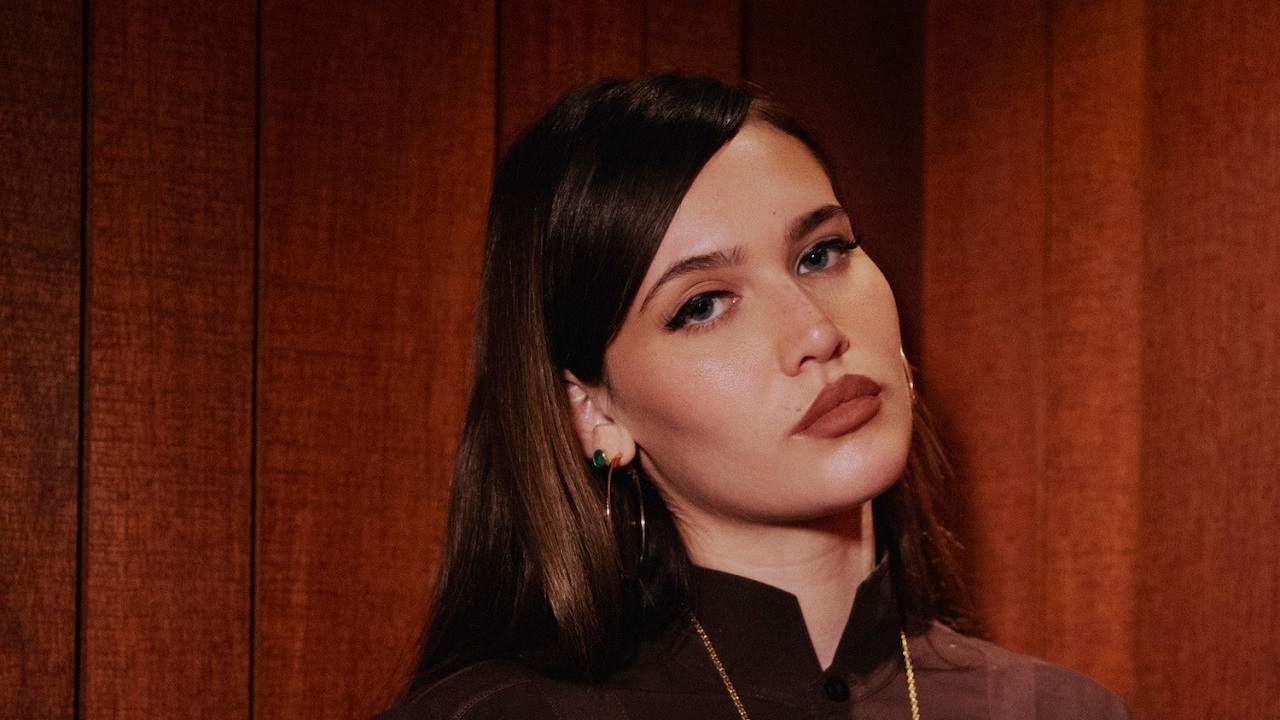 Sienna Spiro — Photo