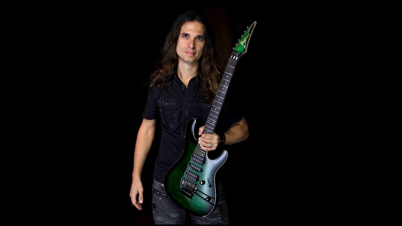 Photo of Kiko Loureiro