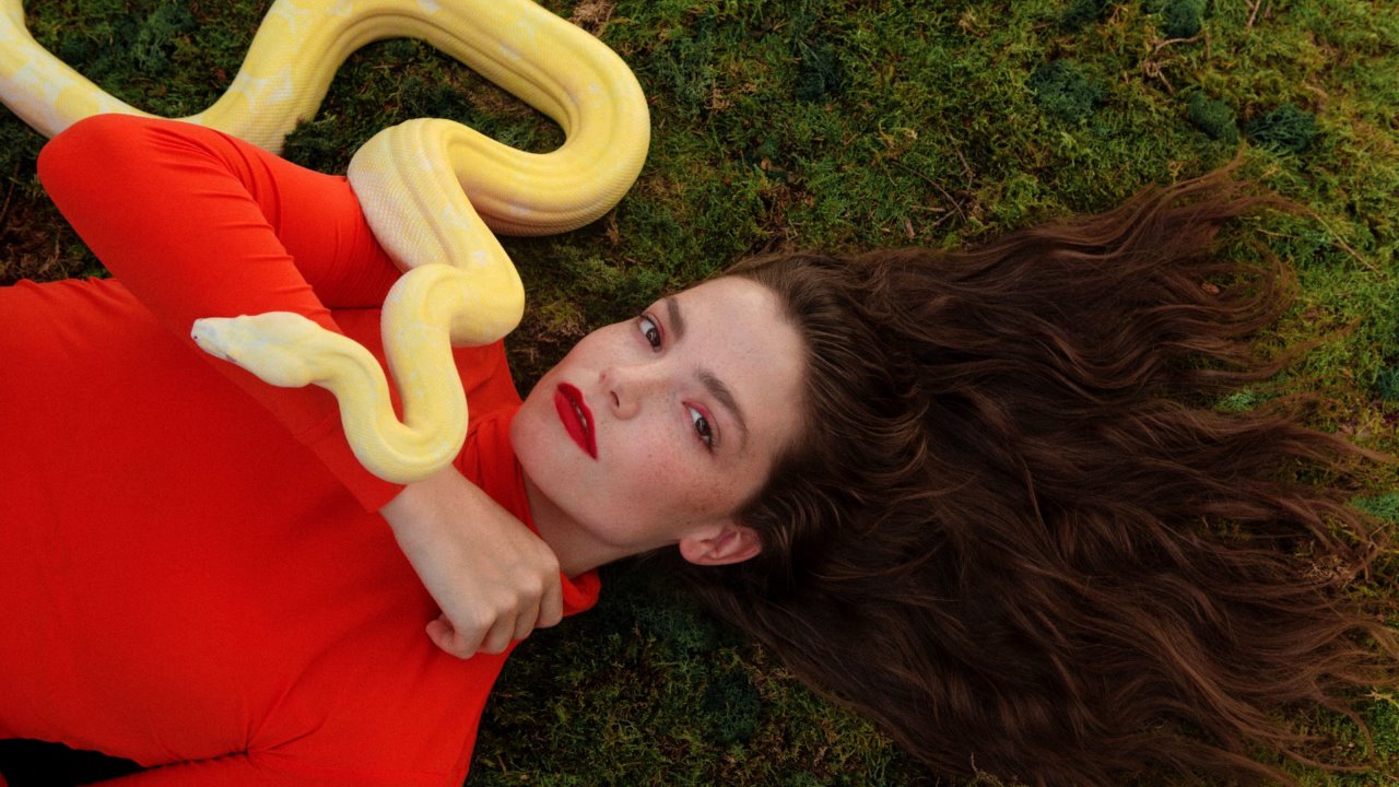 Claire Laffut — Photo