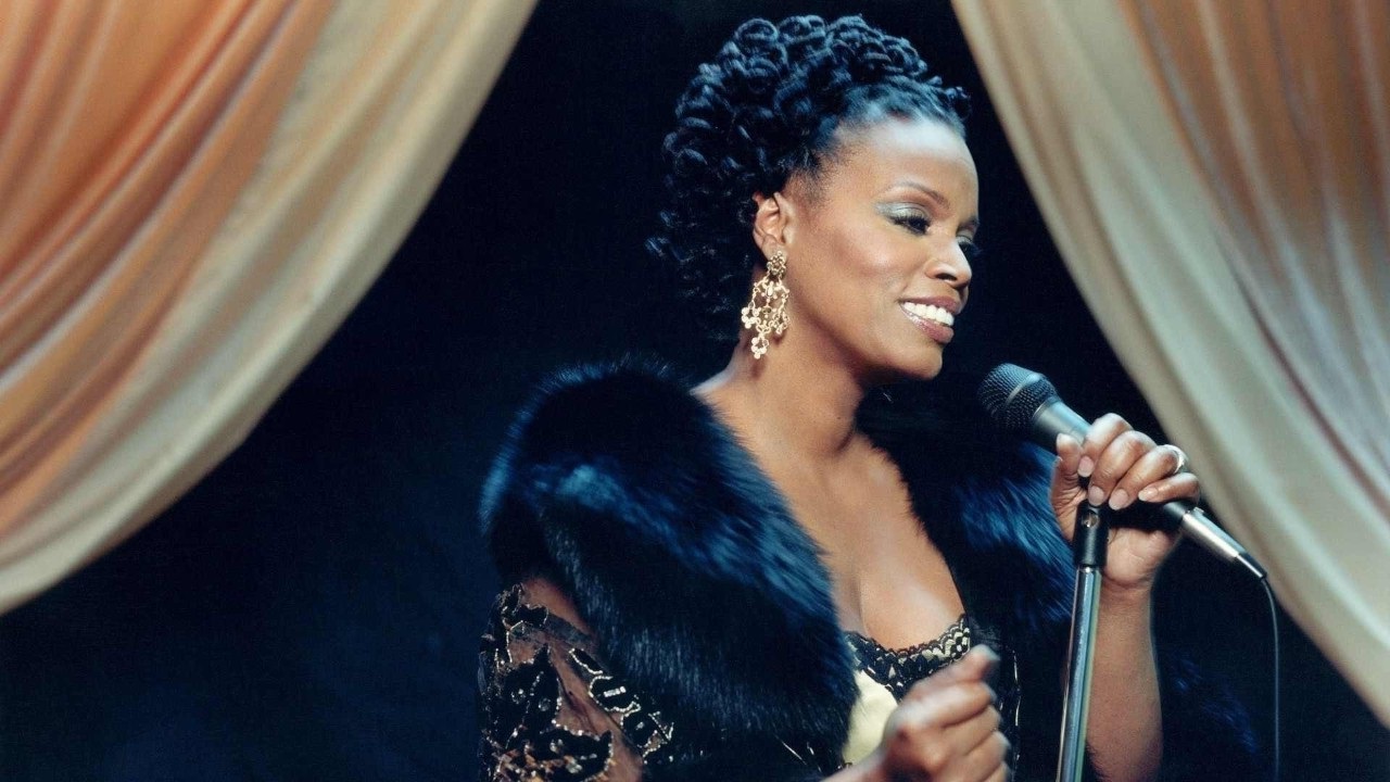 Dianne Reeves — Photo