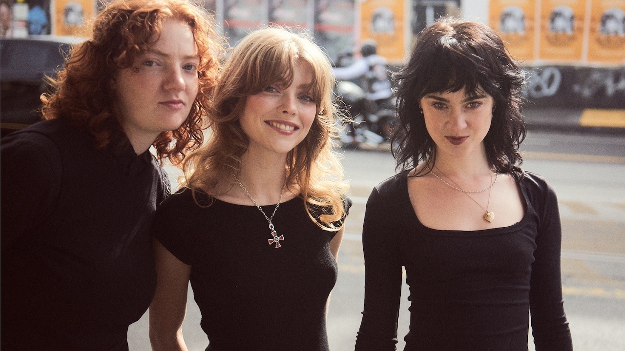 Folk Bitch Trio — Photo
