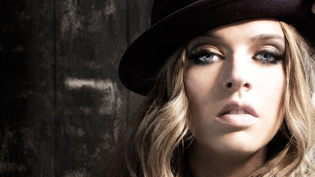 ZZ Ward — Photo