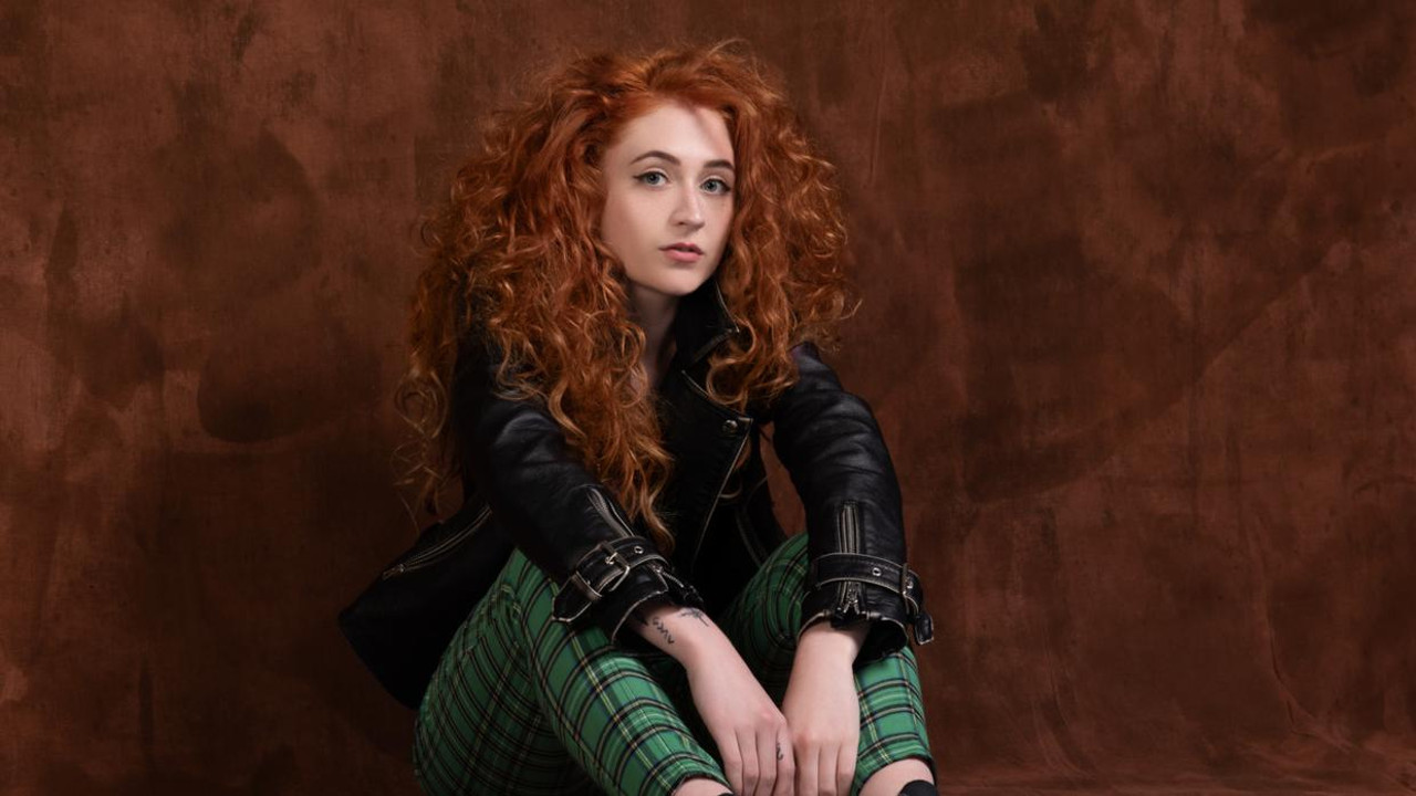 Header Banner Janet Devlin