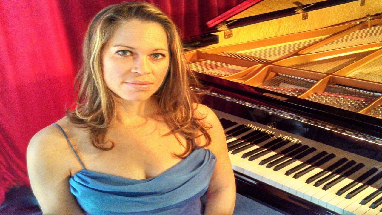 Amy Janelle — Photo