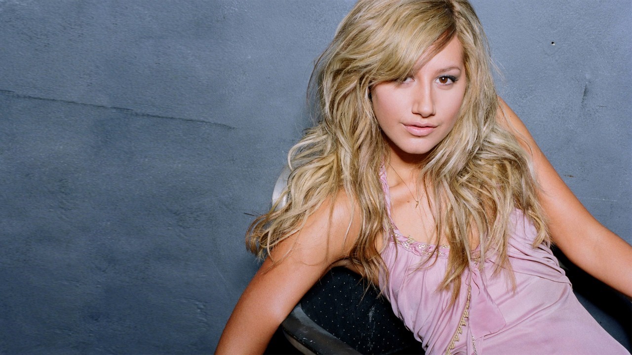 Header Banner Ashley Tisdale