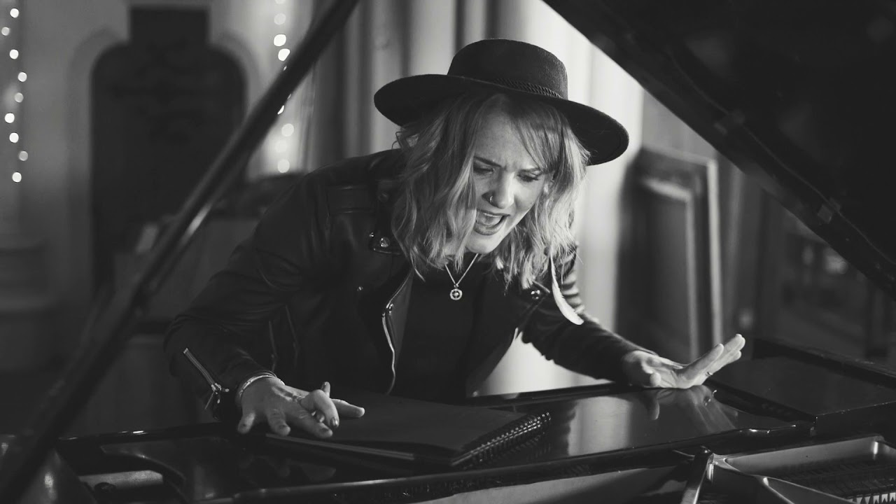 Elles Bailey — Photo