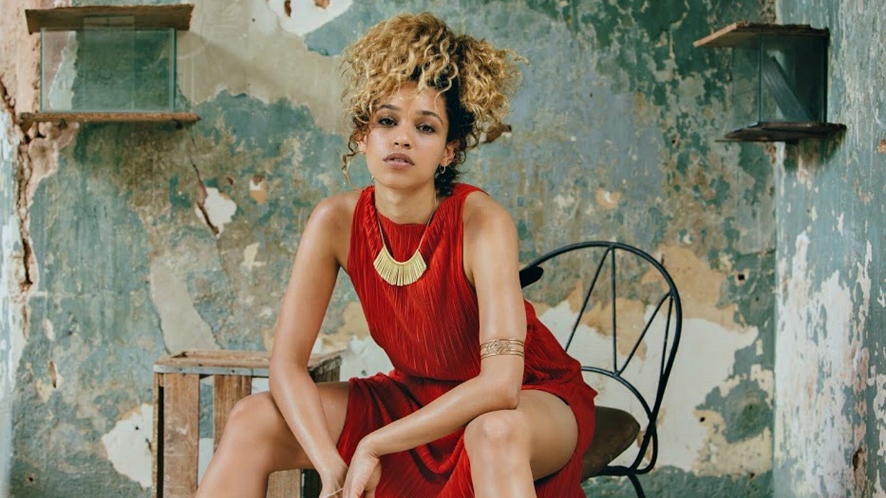 Izzy Bizu — Photo