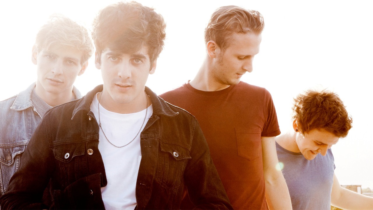 Header Banner Circa Waves