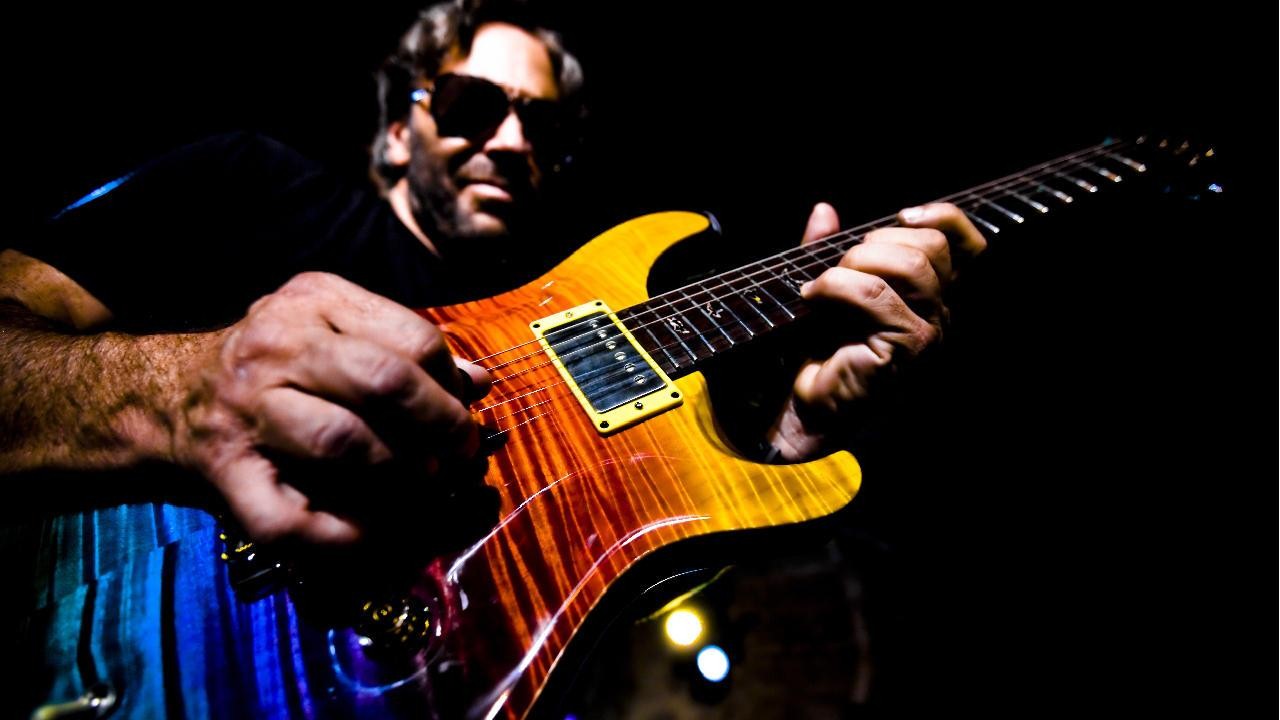Al Di Meola — Photo