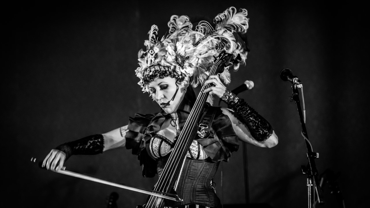 Unwoman — Photo