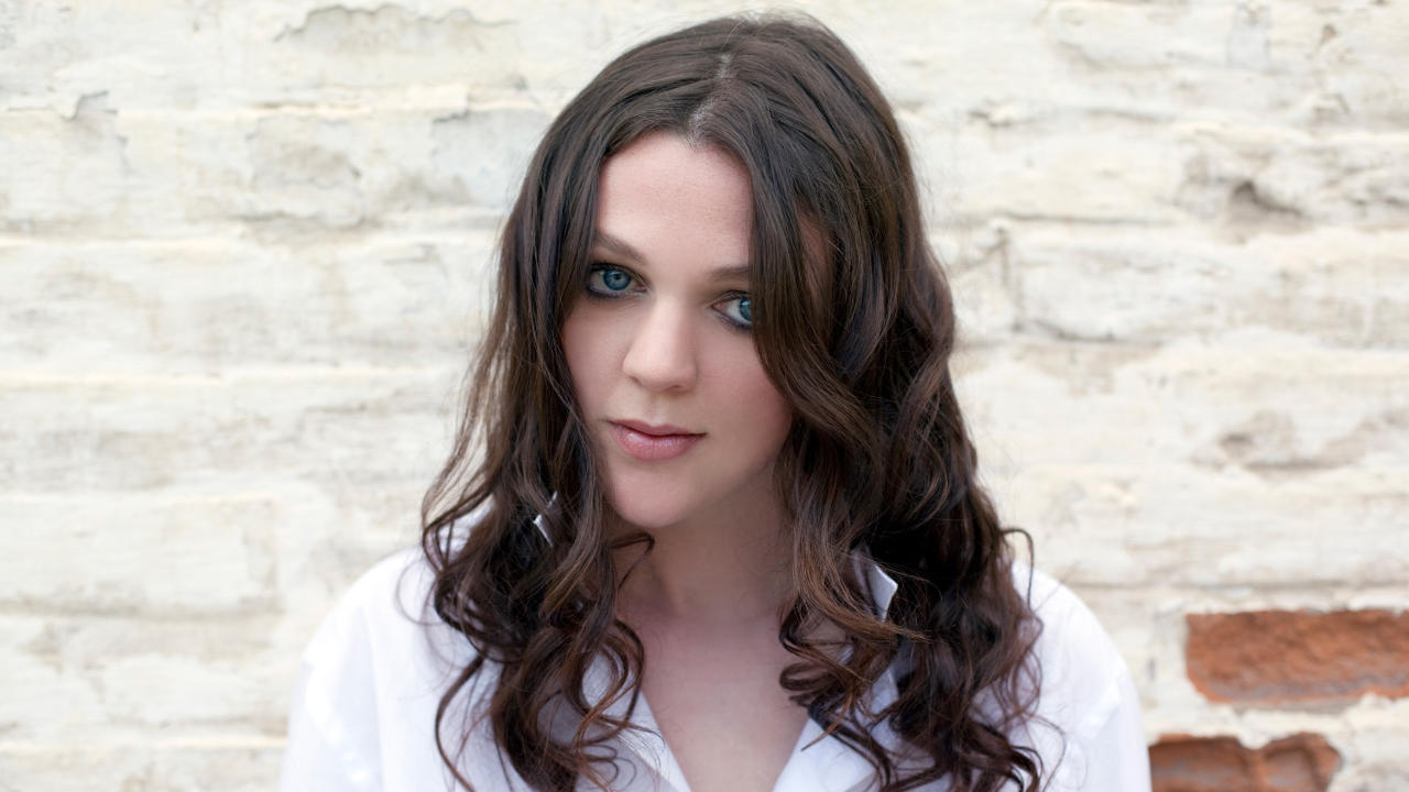 Amelia Curran — Photo