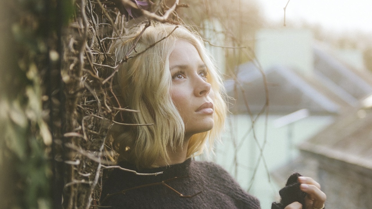 Header Banner Nina Nesbitt