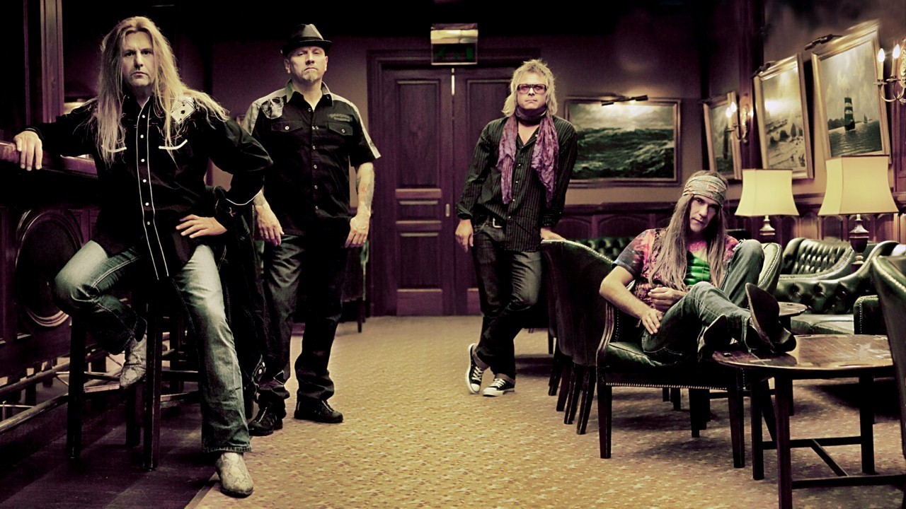 TNT — Photo · promo