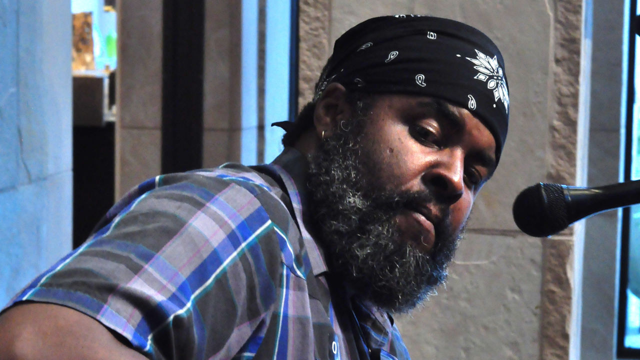 Alvin Youngblood Hart — Photo