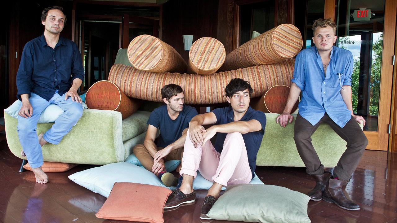Grizzly Bear — Photo