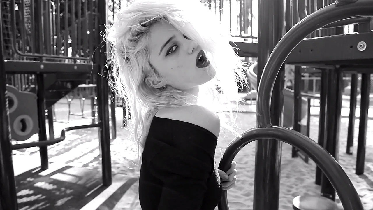 Header Banner Sky Ferreira