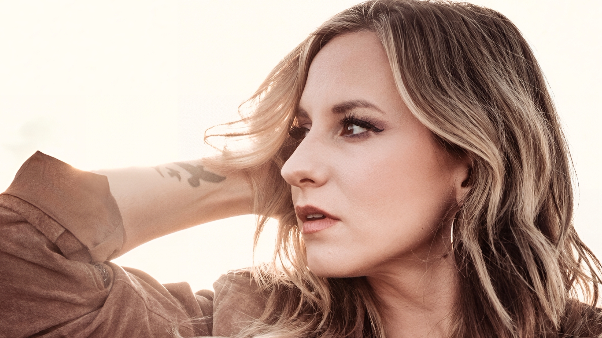 Header Banner Caitlyn Smith