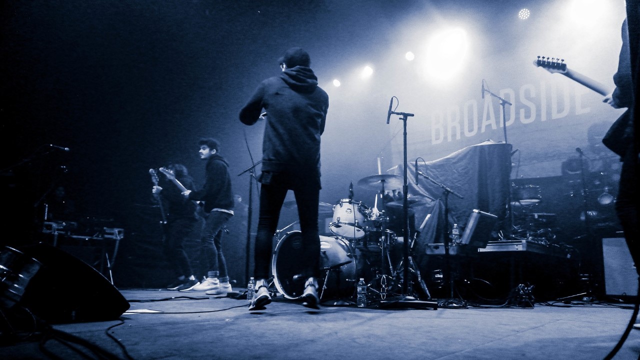 Broadside — Photo