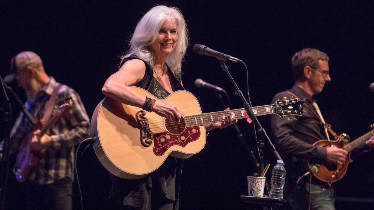 Emmylou Harris — Photo