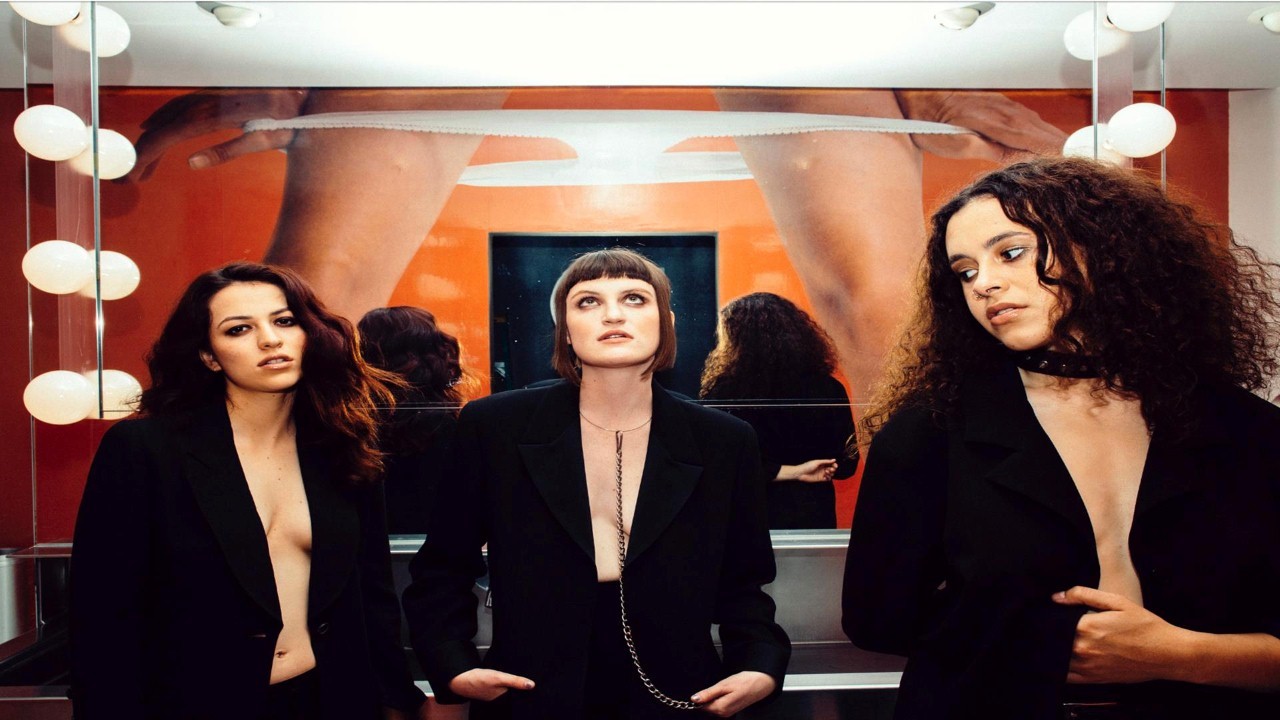 MUNA — Photo