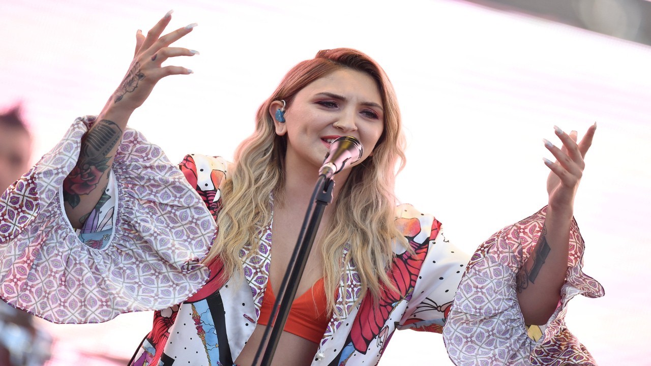 Julia Michaels — Photo