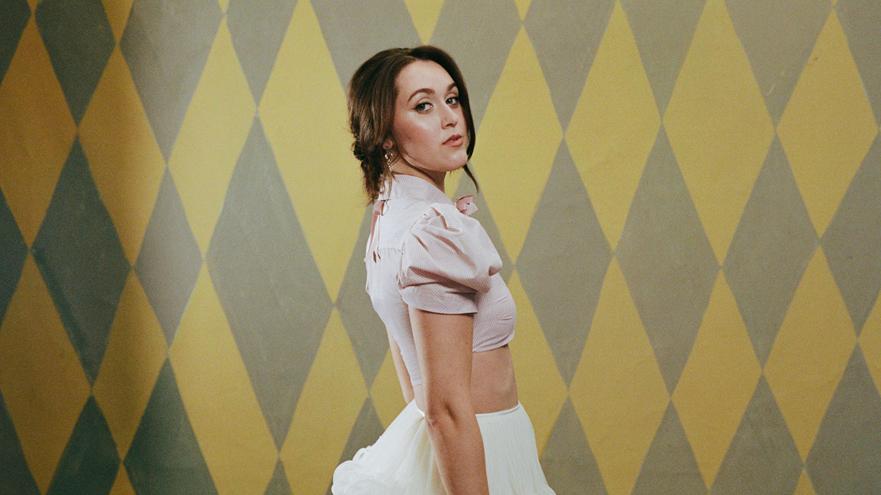 Em Beihold — Photo · promo