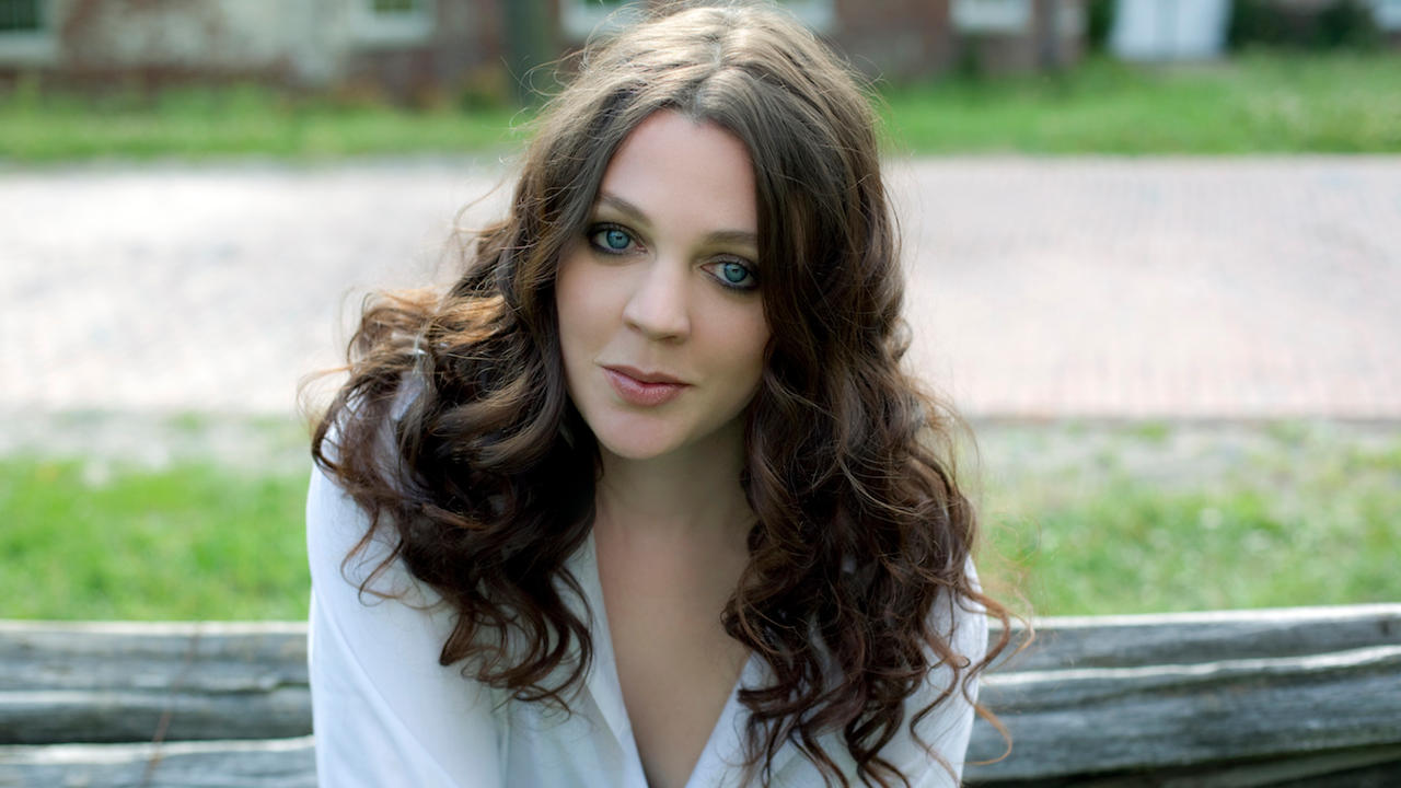 Amelia Curran — Photo