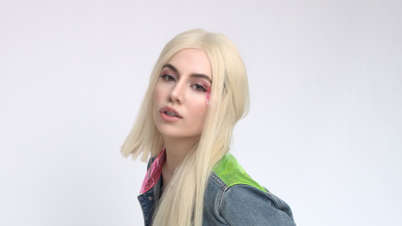 Header Banner Ava Max