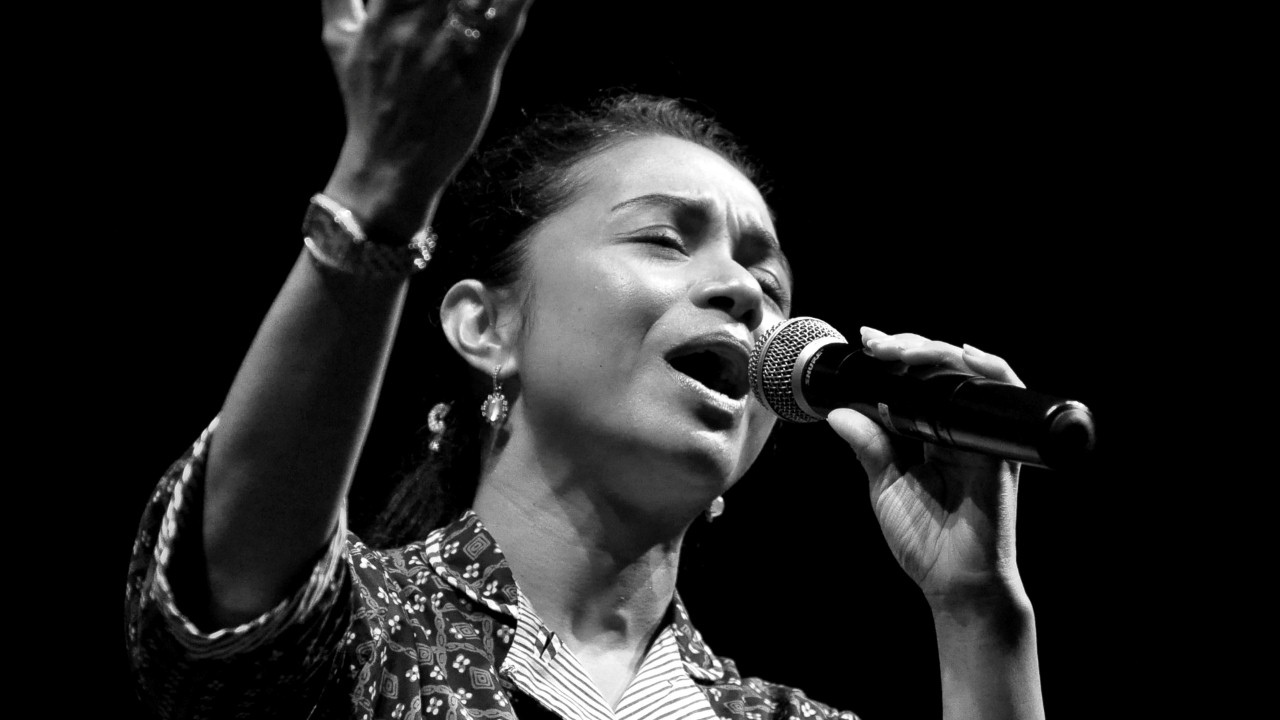 Header Banner Ruth Sahanaya