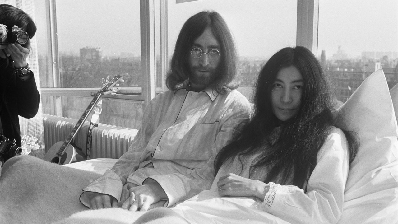 Header Banner Yoko Ono