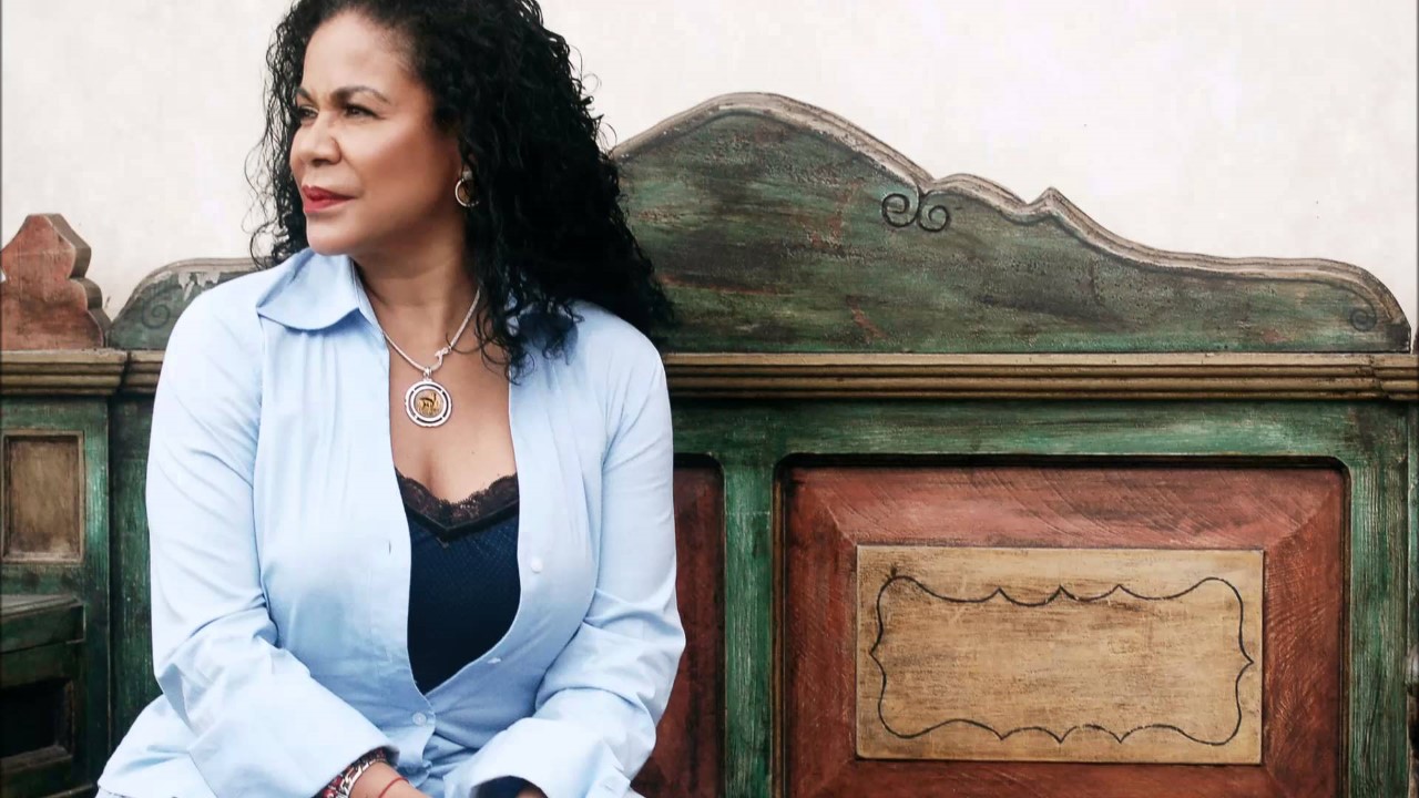 Eva Ayllón — Photo · promo