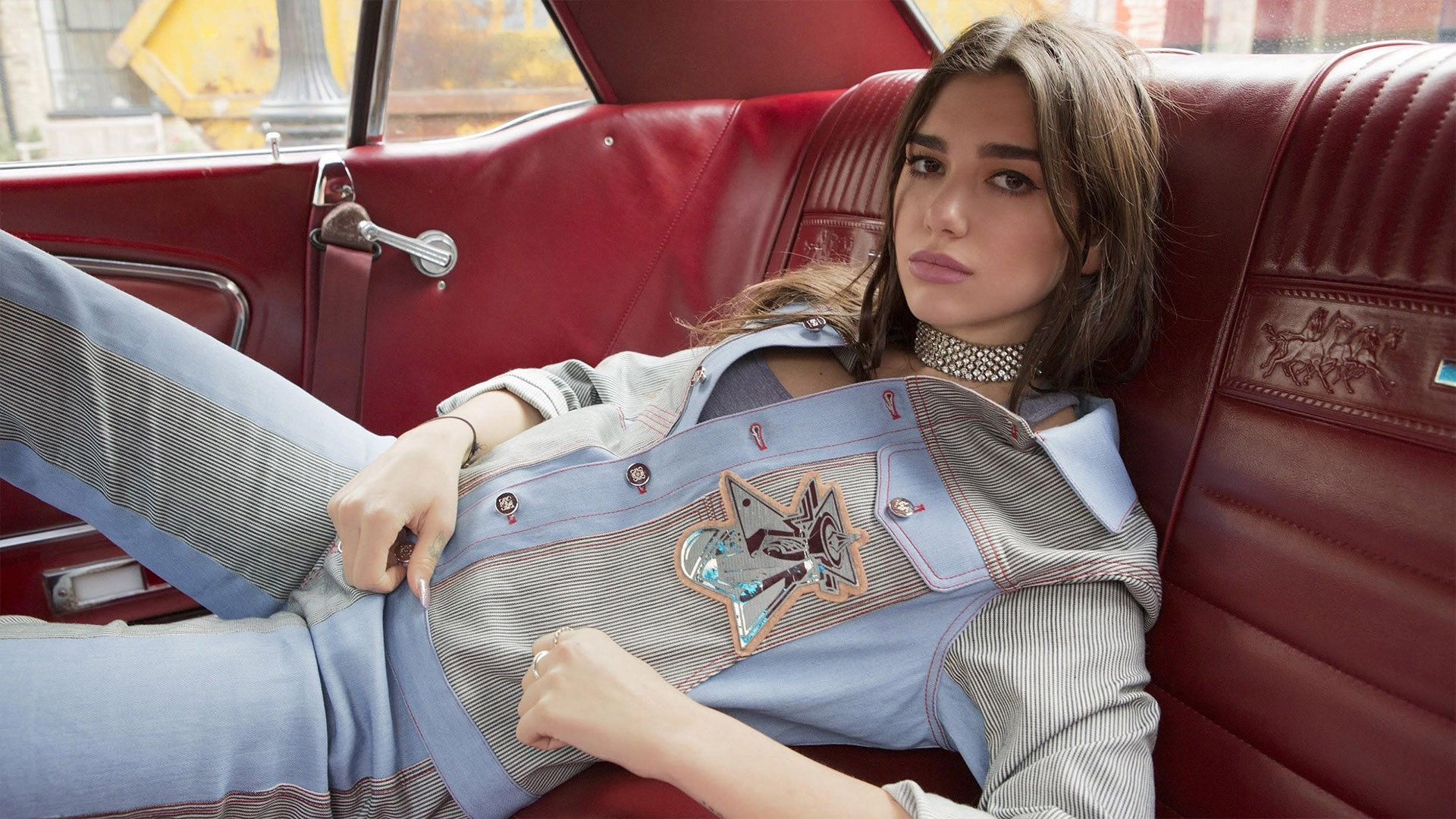 Header Banner Dua Lipa